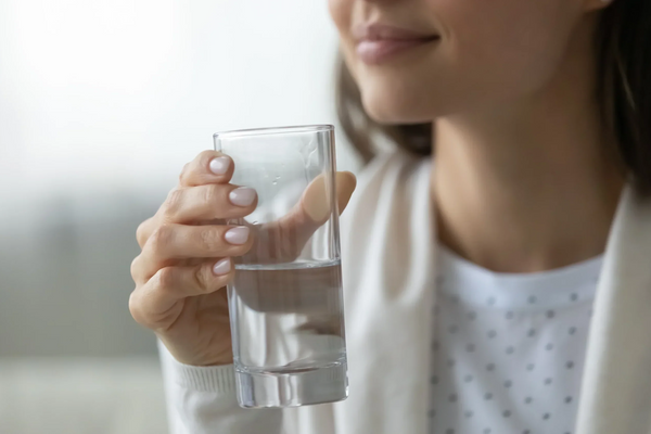 Hydration, Stimmung und mentale Gesundheit: Warum ausreichendes Trinken entscheidend für emotionales und kognitives Wohlbefinden ist
